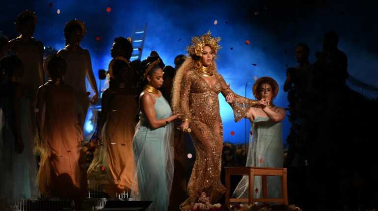 Beyonce gives birth to twins, hints her dad Beyonce gives birth to twins, hints her dad