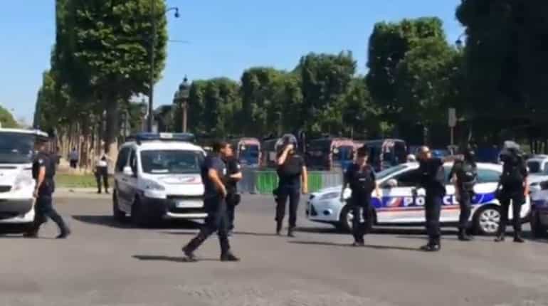 Suspected attacker dead after driving car into police van on Paris's Champs-Elysees Suspected attacker dead after driving car into police van on Paris's Champs-Elysees