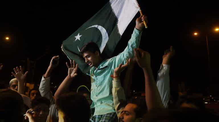 After beating India, Pakistan captain Sarfraz Ahmed gets hero's welcome back home After beating India, Pakistan captain Sarfraz Ahmed gets hero's welcome back home