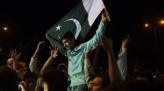 After beating India, Pakistan captain Sarfraz Ahmed gets hero's welcome back home