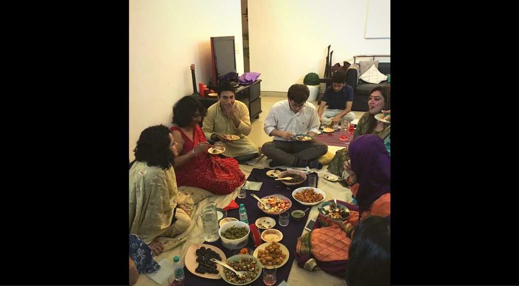 Hindus and Muslims break bread together on iftaar