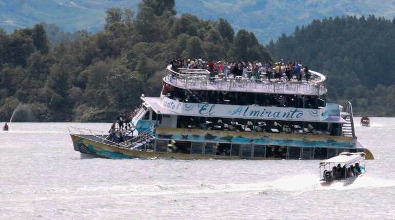 Updated toll: Six dead, 31 missing after tourist boat sinks in Colombia