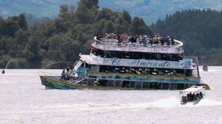 Updated toll: Six dead, 31 missing after tourist boat sinks in Colombia