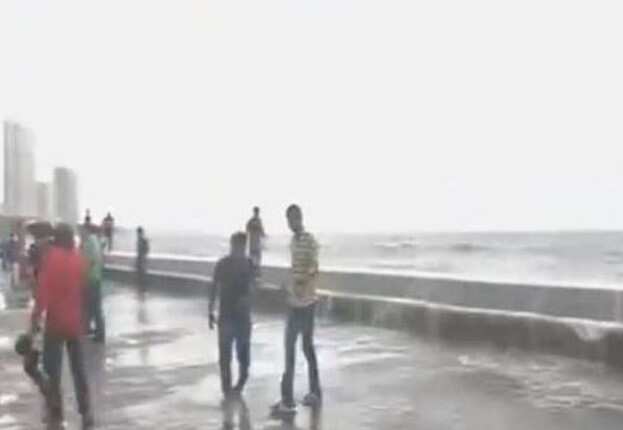 Mumbai high tide: Girl swept away to sea from Marine Drive