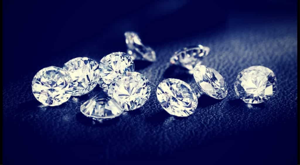 Sophisticated jewel thief: Woman stole diamonds worth $7.8 million by swapping them for garden pebbles