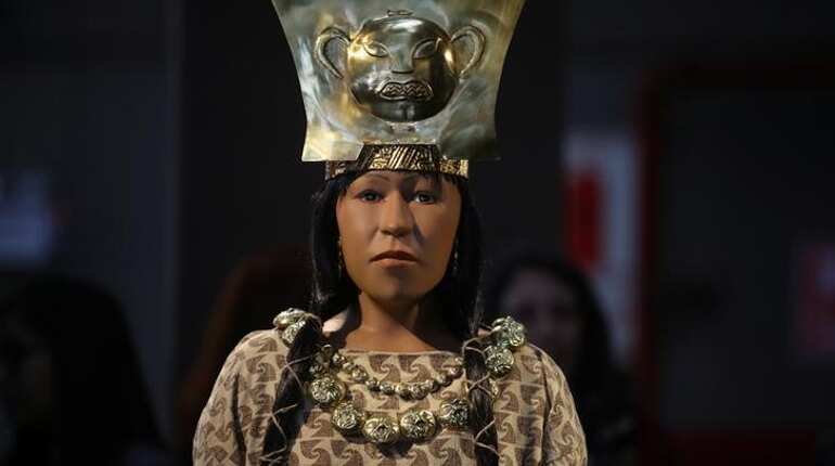 A replica of The Lady of Cao's face
