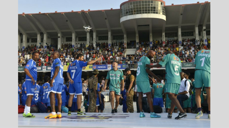 Former Manchester United football player Ryan Giggs (C)