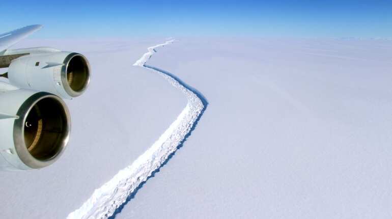 Trillion-tonne iceberg breaks off Antarctica