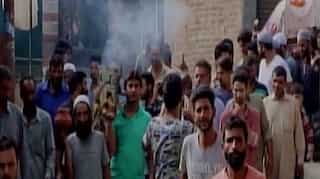 Muslims help perform last rites of Kashmiri Pandit man in Valley