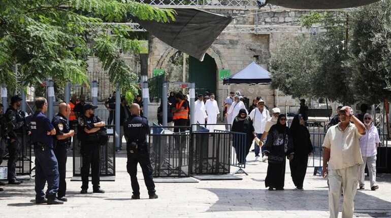 Israel to stop use of metal detectors at sensitive holy site
