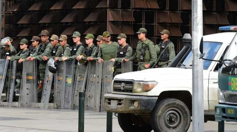 New Venezuela assembly fires dissident attorney general, troops siege office