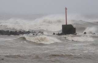 Typhoon Noru lashes western Japan