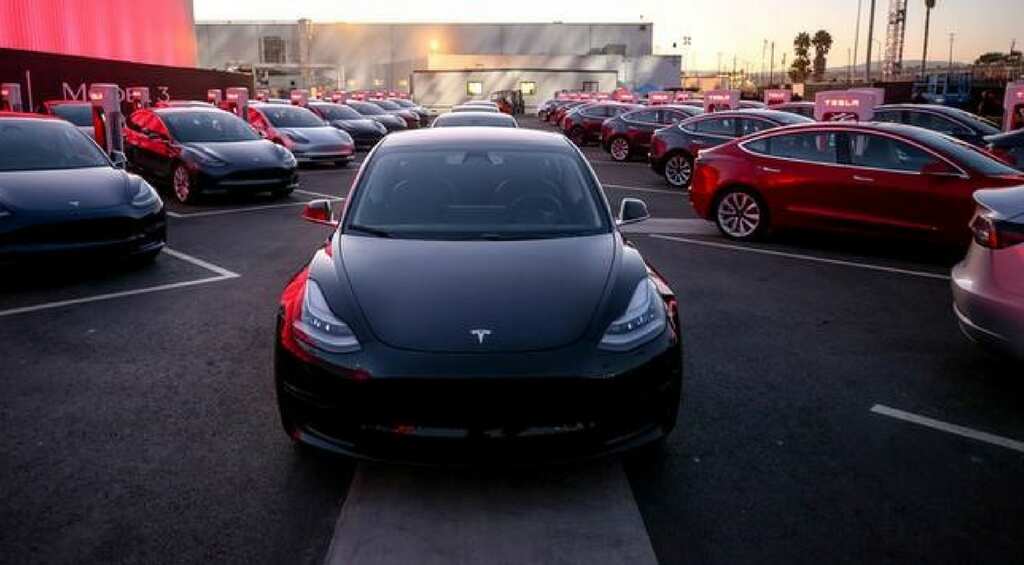 Tesla's Model 3 production strategy: Junk bonds on offer