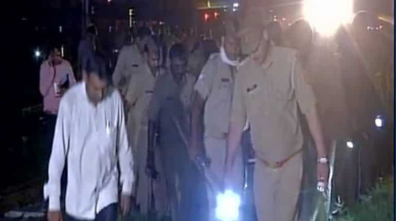 Buxar DM found dead near railway tracks, police recover suicide note
