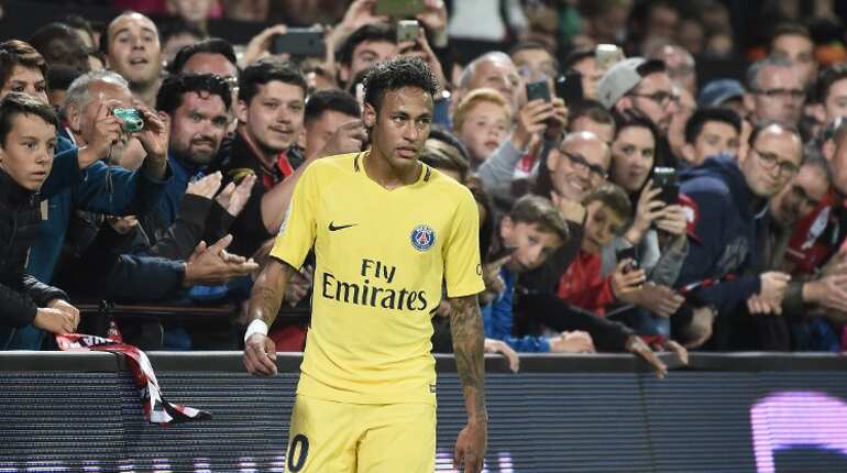Neymar gives PSG winning start