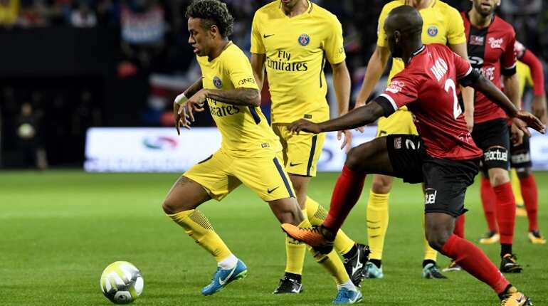 Neymar puts PSG on top