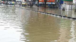 Heavy rains disrupt life in Bengaluru, Bellandur Lake spills toxic foam again