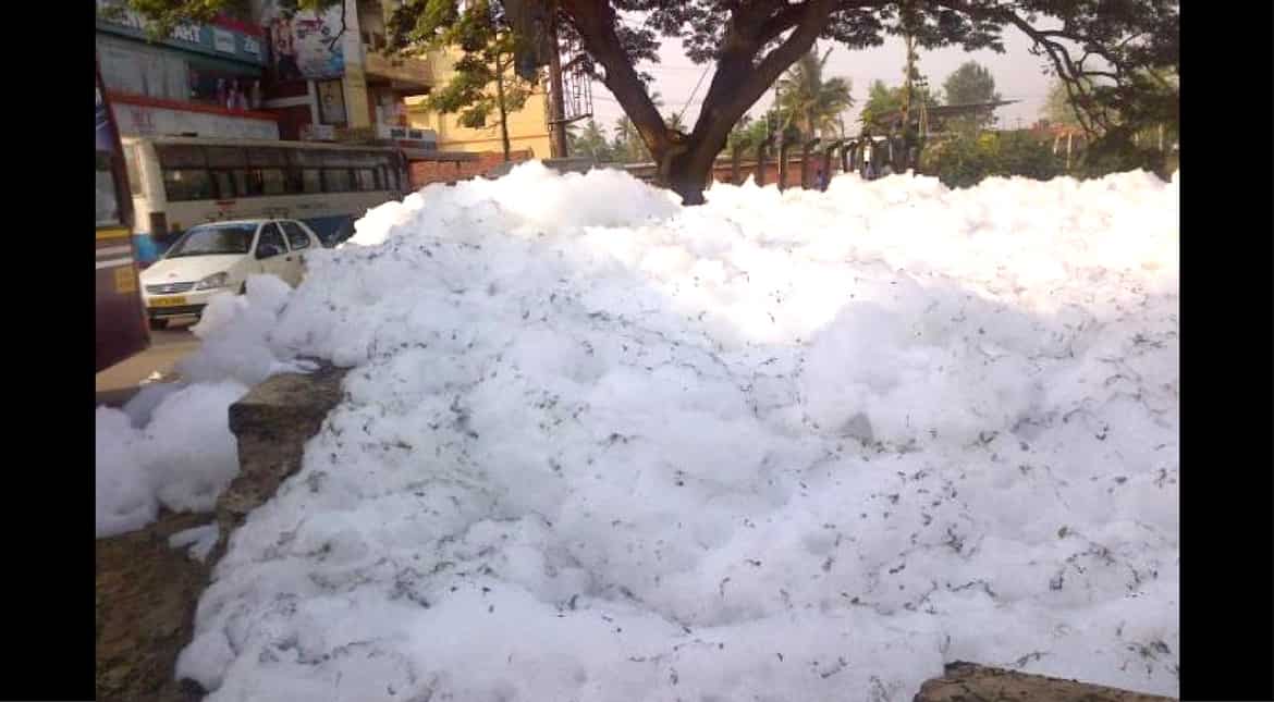 Toxic foam spilled on the streets of Bengaluru