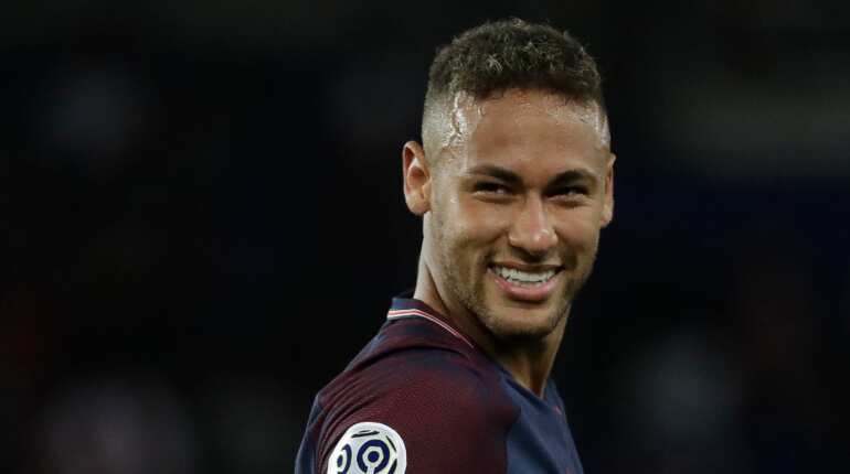 Neymar dazzles on home debut, PSG thump Toulouse 6-2