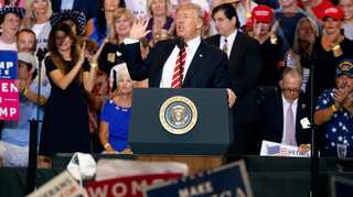 Trump defends response to Charlottesville violence at Arizona rally