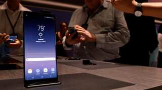 Samsung seeks to bury fiery past with Galaxy Note 8 launch