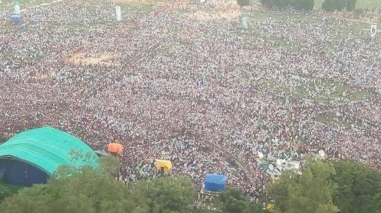 Lalu Prasad slams Nitish Kumar at mega rally, with some help from Sharad Yadav