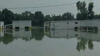 UP: Hundreds of people moved into relief camps after river water enters into villages