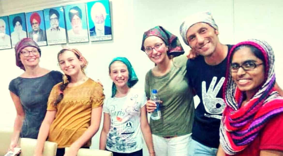 French tourist family says 'thank you' to Mumbai gurudwara for sheltering them French tourist family says 'thank you' to Mumbai gurudwara for sheltering them