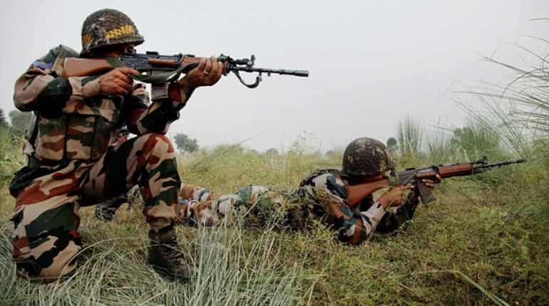 J&K: Pak army opens fire along LoC, Indian army retaliates J&K: Pak army opens fire along LoC, Indian army retaliates