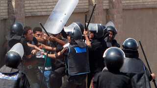 Sinai blast kills 18 Egyptian policemen