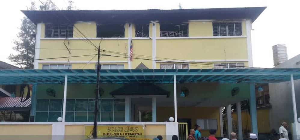 Malaysia: At least 25 killed in fire at religious school