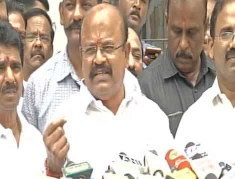 TN HC orders advocate to take quick decision on 19 dissenting MLAs