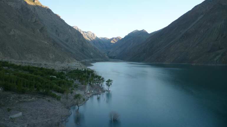 14 drowned after vehicle falls in Indus river in Pakistan