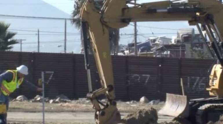 Trump's Mexico border wall goes into prototype phase
