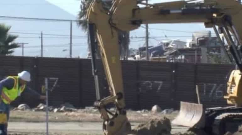 Trump's Mexico border wall goes into prototype phase