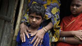 Refugee family hunters bring hope to Rohingya children