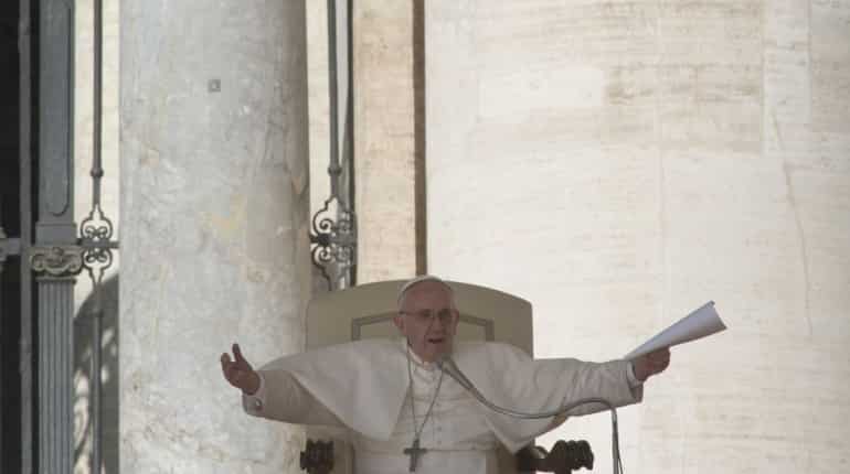 Pope says he will fight 'fake news'
