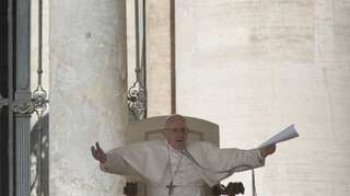 Pope says he will fight 'fake news'