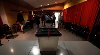Spain: Police move in as Catalonians begin to vote in independence referendum