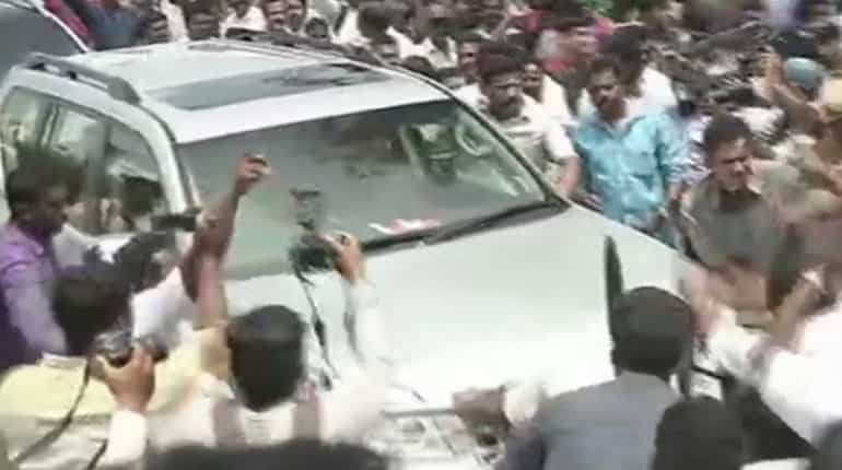 Sasikala out on emergency parole, meets ailing husband at Chennai hospital