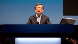 Samsung CEO steps down, says 'unprecedented crisis'