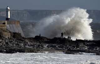Hurricane Ophelia makes landfall in Ireland, 3 dead