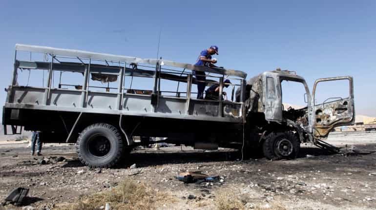 Pakistan: Taliban suicide bomber rams car into police truck, 7 dead