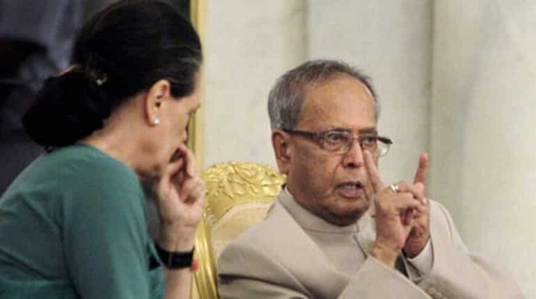 Pranab Mukherjee recalls 'emotional farewell' by Sonia Gandhi Pranab Mukherjee recalls 'emotional farewell' by Sonia Gandhi
