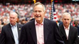 Actress says George Bush Sr groped her, he apologises?