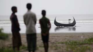 Rohingyas drown as refugee boat capsizes off Bangladesh
