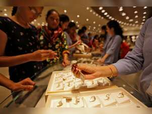 Gold edges higher; Fed statement in focus