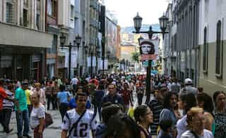 Stalked by default fears, Venezuela calls creditor meeting