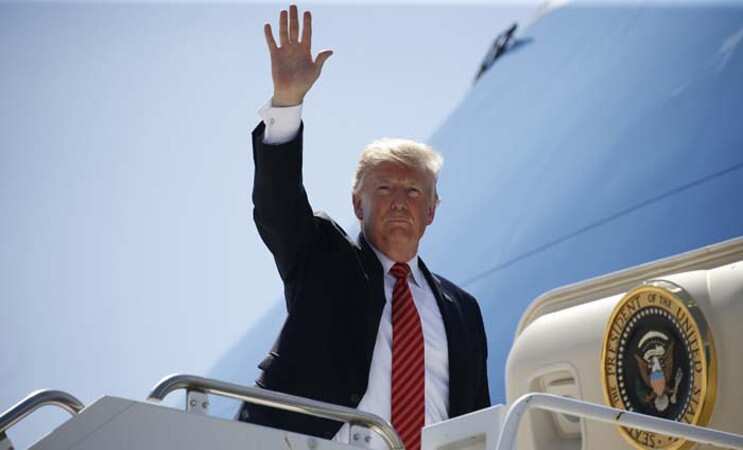 Trump tears into rival Democrat 'Pocahontas'