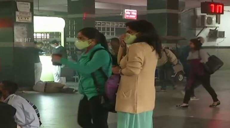 Delhi: Air quality 'hazardous'; 41 trains delayed by smog